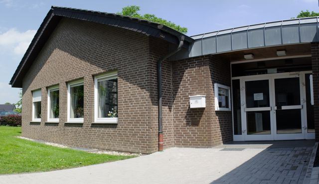 Symbolbild Außenansicht Pfarrheim St. Peter und Paul, Eingangsbereich