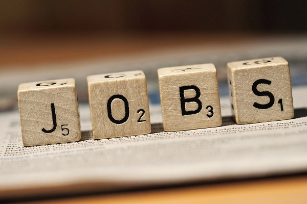 Vier Würfel, Aufschrift "Jobs"