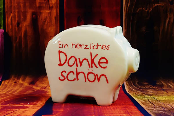 weißes Schweinchen mit der Aufschrift "Herzliches Dankeschön"