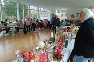 Innenansicht Pfarrheim Cafeteria und Verkaufsstand